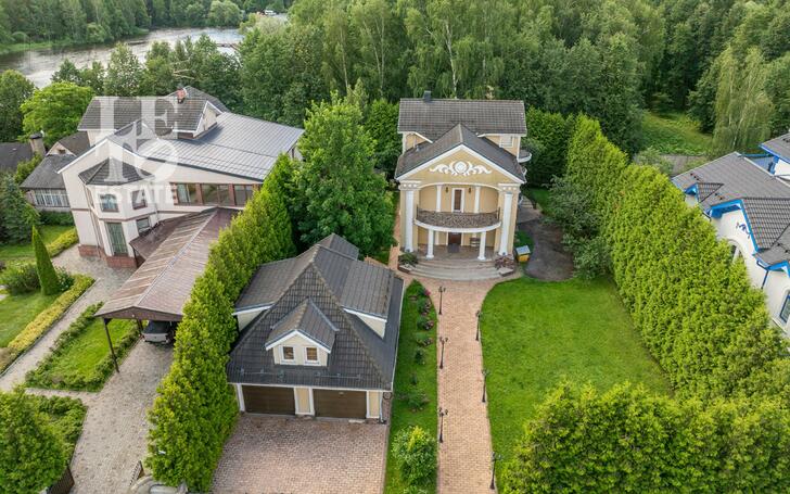 3-этажный коттедж 384.4 м² с отделкой