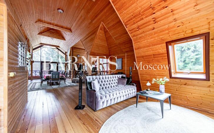 3-этажный коттедж 650 м² с отделкой