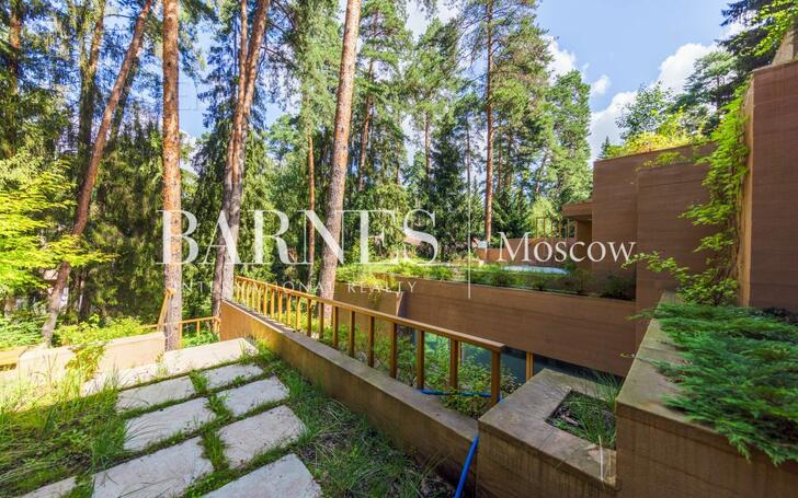 2-этажный коттедж 1 330 м² с отделкой