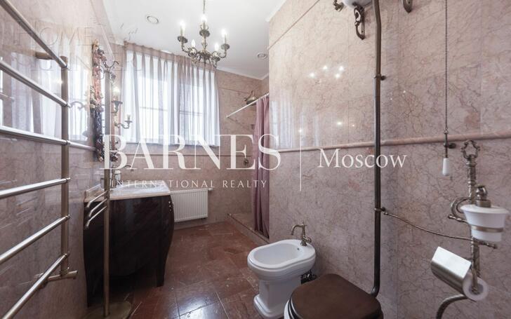 3-этажный таунхаус 700 м² с отделкой