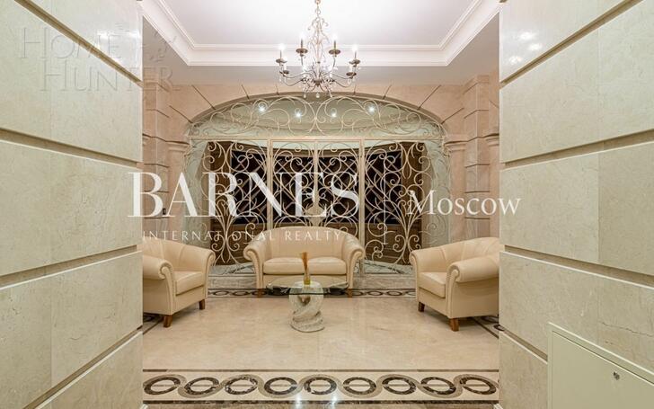 2-этажный коттедж 2 400 м² с отделкой