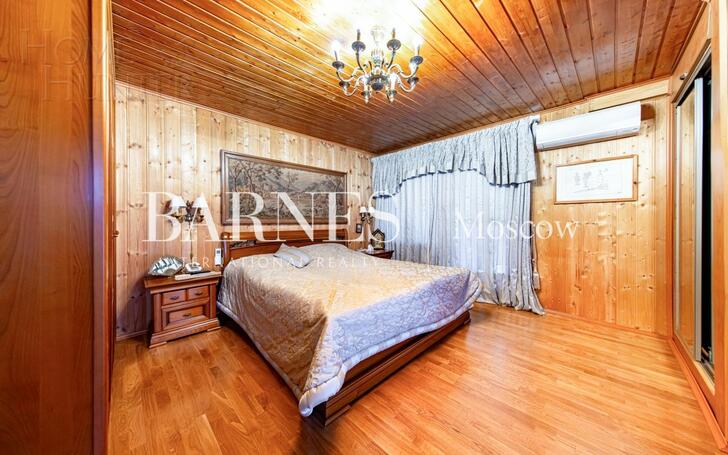 3-этажный коттедж 650 м² с отделкой