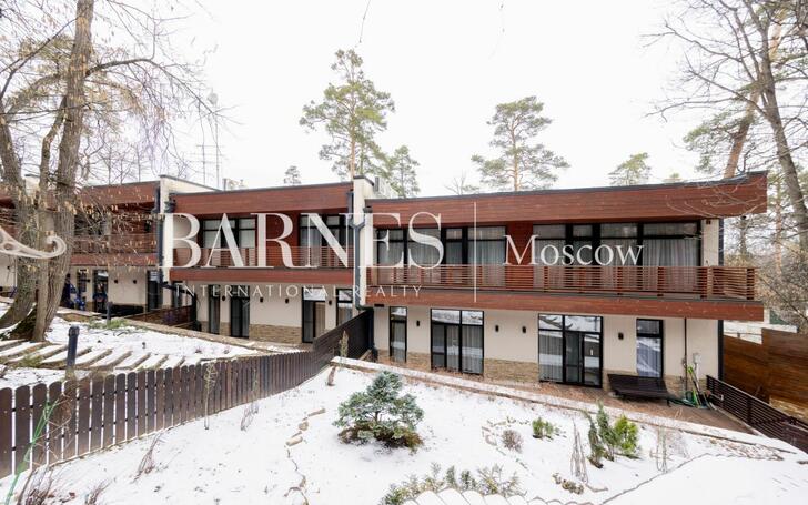 3-этажный таунхаус 430 м² с отделкой