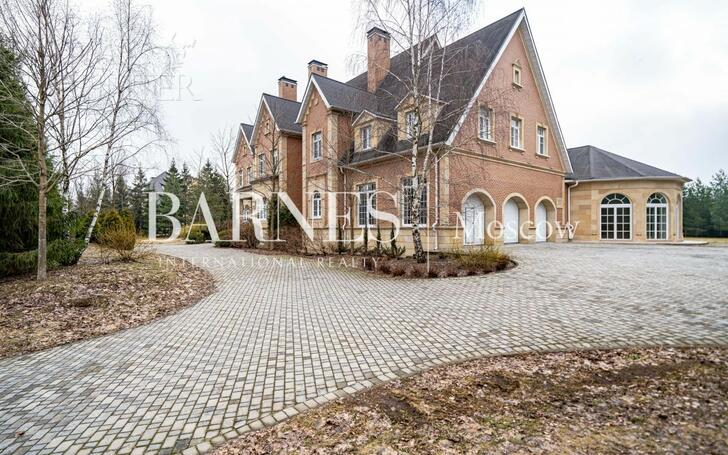 2-этажный коттедж 2 141 м² с отделкой