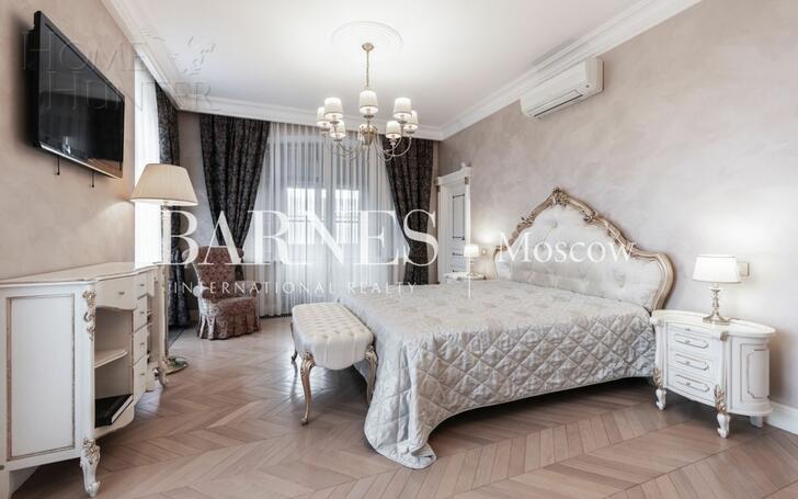 3-этажный таунхаус 700 м² с отделкой