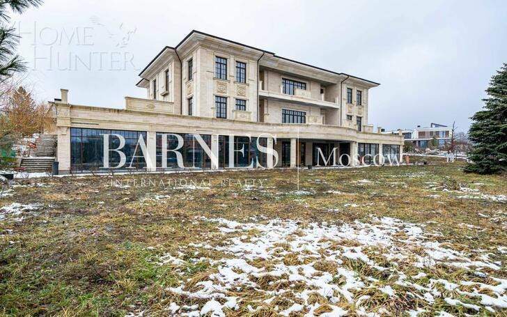 2-этажный коттедж 3 600 м² без отделки