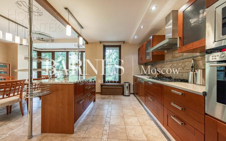 2-этажный коттедж 320 м² с отделкой
