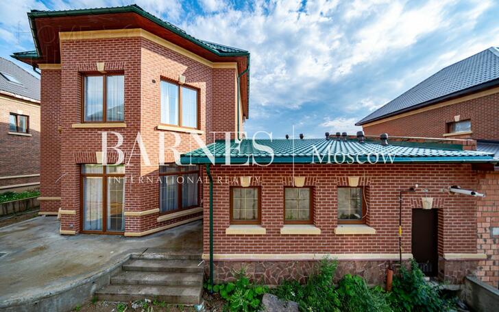 2-этажный коттедж 335 м² с отделкой