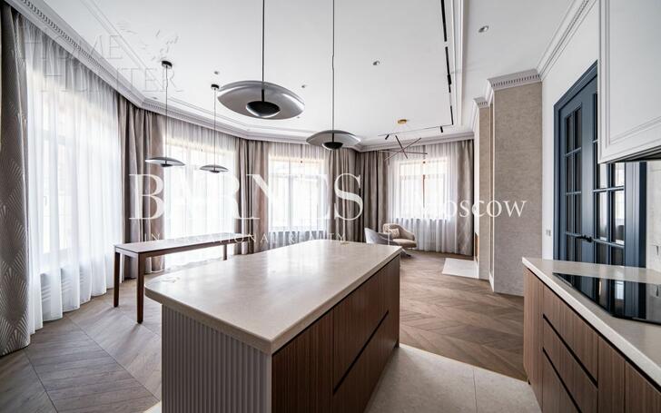 2-этажный коттедж 335 м² с отделкой