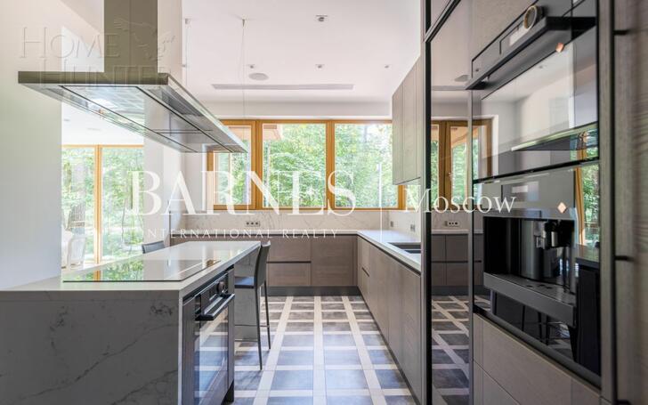2-этажный коттедж 1 330 м² с отделкой