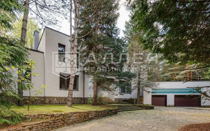 2-этажный коттедж 750 м² с отделкой