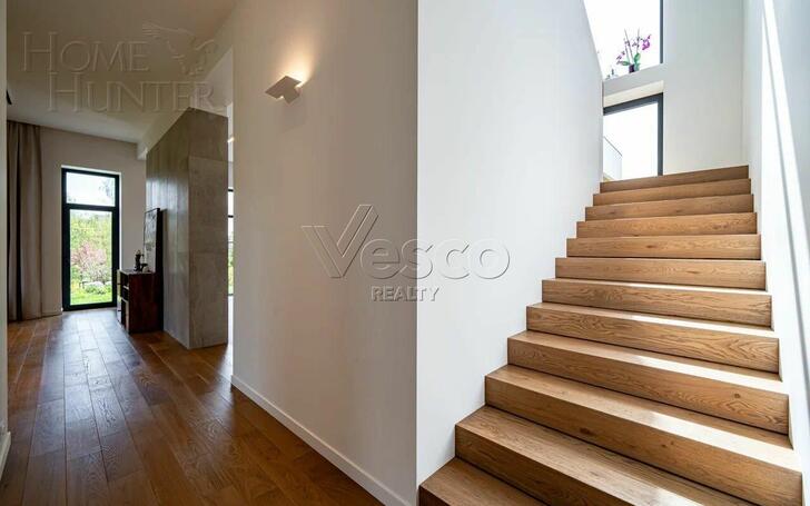 2-этажный коттедж 350 м² с отделкой