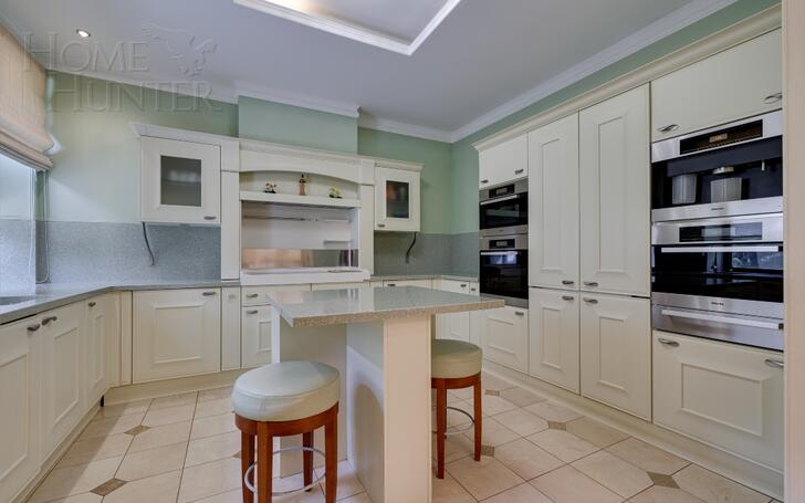 2-этажный коттедж 550 м² с отделкой
