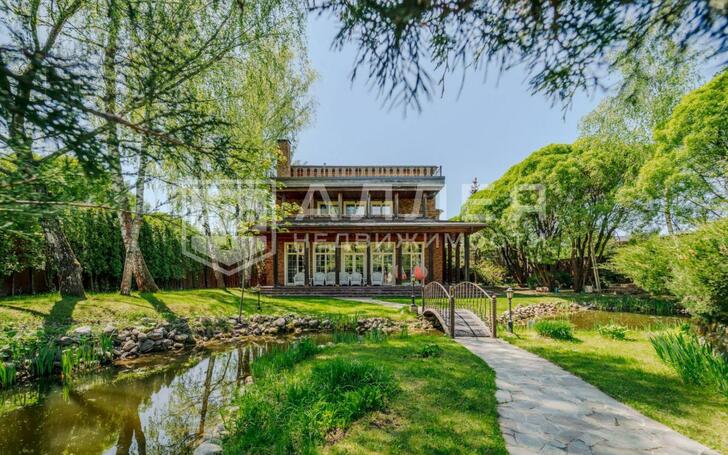 3-этажный коттедж 600 м² с отделкой