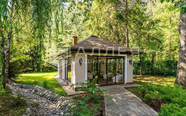 2-этажный коттедж 1 350 м² с отделкой