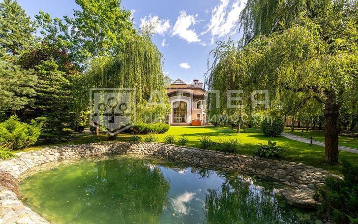2-этажный коттедж 1 350 м² с отделкой
