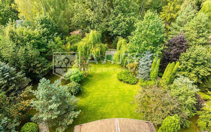 2-этажный коттедж 1 350 м² с отделкой