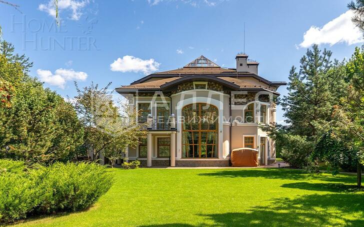 2-этажный коттедж 1 350 м² с отделкой