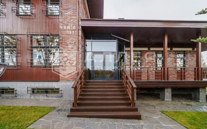 2-этажный коттедж 1 350 м² с отделкой