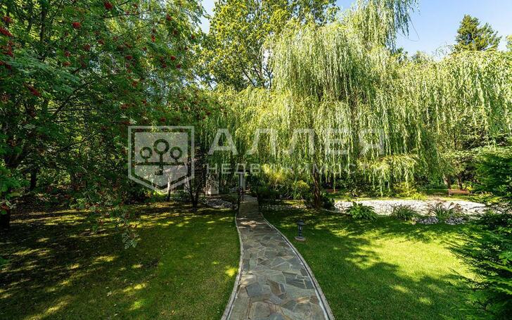 2-этажный коттедж 1 350 м² с отделкой