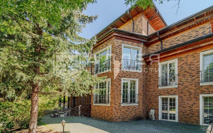3-этажный коттедж 600 м² с отделкой