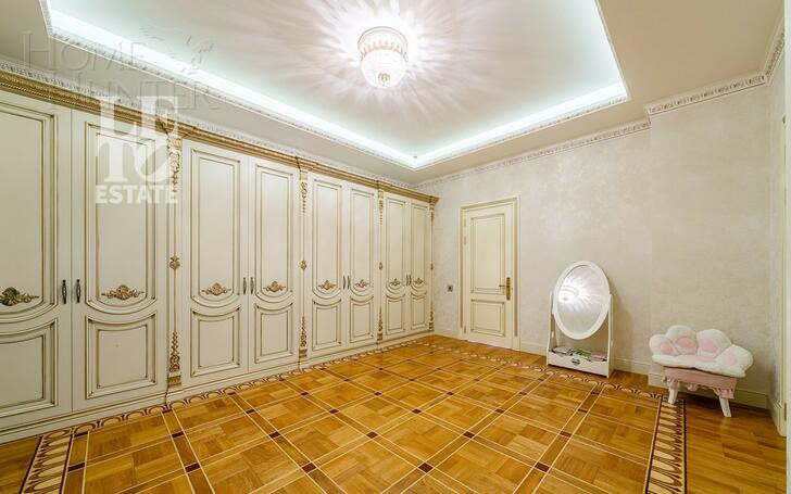2-этажный коттедж 1 000 м² с отделкой
