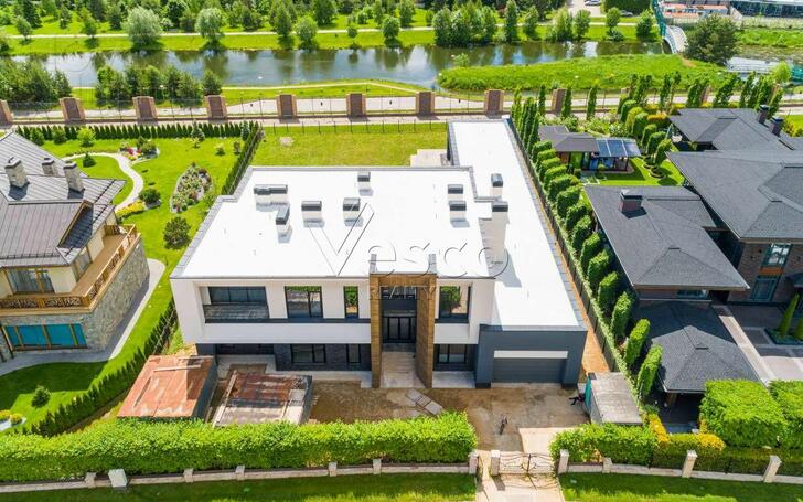 2-этажный коттедж 1 200 м² без отделки