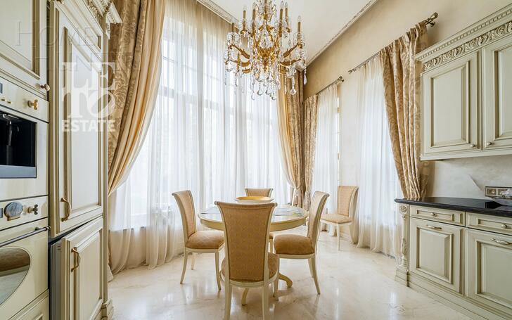2-этажный коттедж 1 000 м² с отделкой