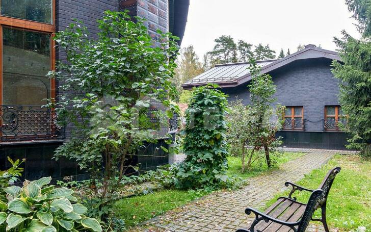 3-этажный коттедж 700 м² без отделки