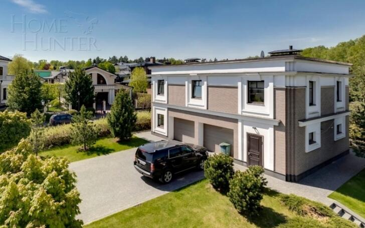 3-этажный коттедж 985 м² с отделкой