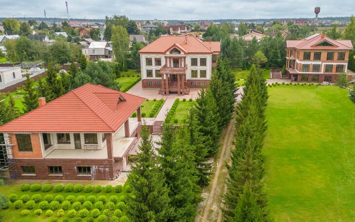 4-этажный коттедж 3 050 м² с отделкой