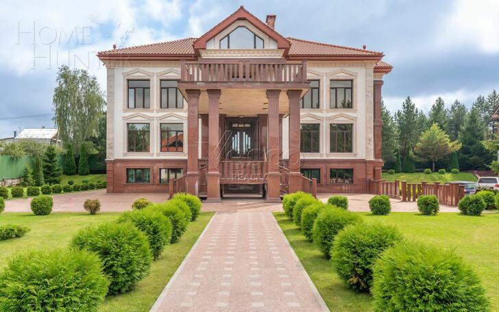 4-этажный коттедж 3 050 м² с отделкой