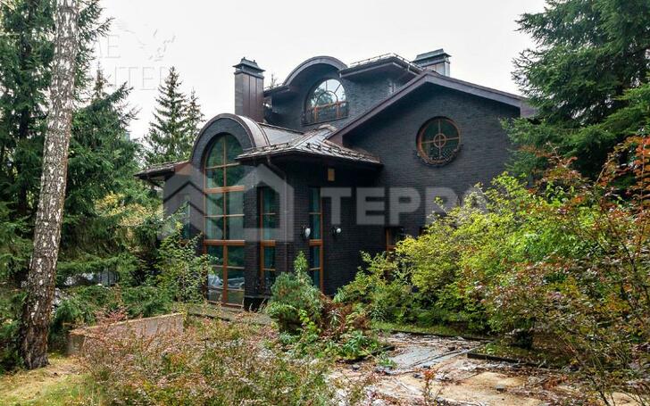 3-этажный коттедж 700 м² без отделки