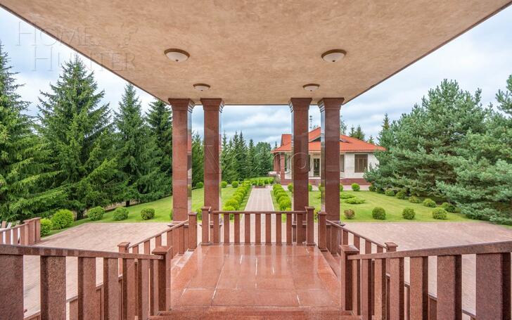 4-этажный коттедж 3 050 м² с отделкой