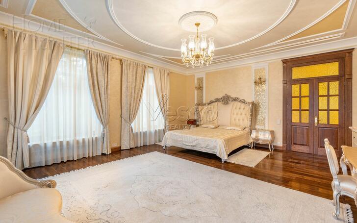 4-этажный коттедж 3 050 м² с отделкой