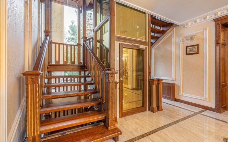 4-этажный коттедж 3 050 м² с отделкой