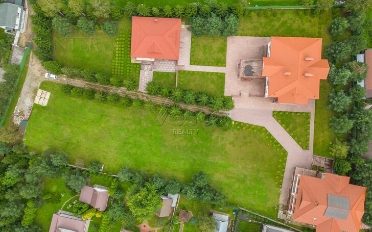4-этажный коттедж 3 050 м² с отделкой