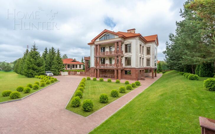 4-этажный коттедж 3 050 м² с отделкой