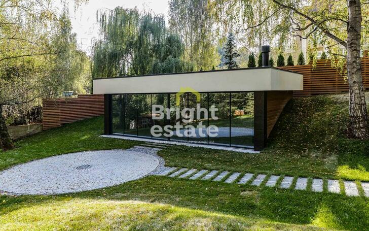 3-этажный коттедж 650 м² с отделкой