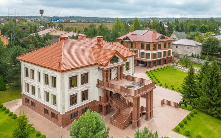 4-этажный коттедж 3 050 м² с отделкой