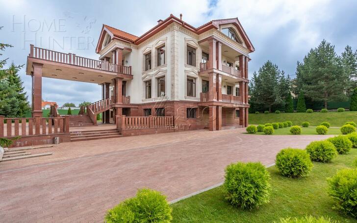 4-этажный коттедж 3 050 м² с отделкой