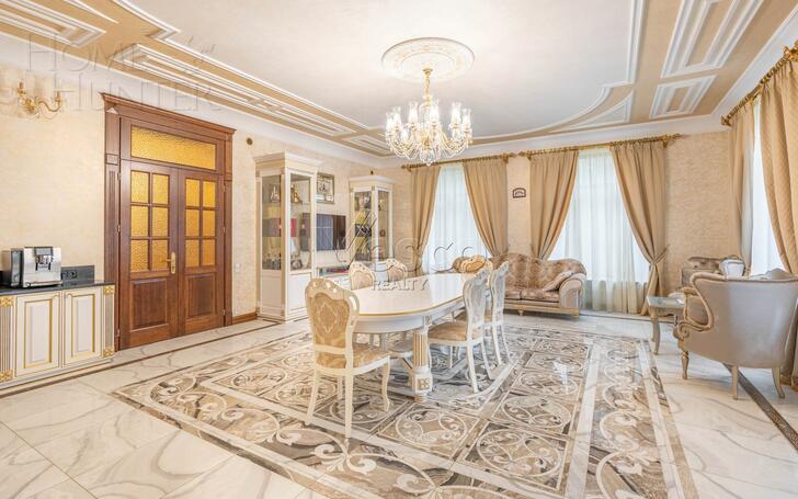 4-этажный коттедж 3 050 м² с отделкой