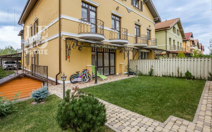 2-этажный таунхаус 251.7 м² с отделкой