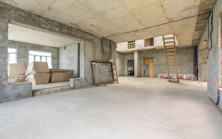 4-этажный коттедж 3 050 м² с отделкой