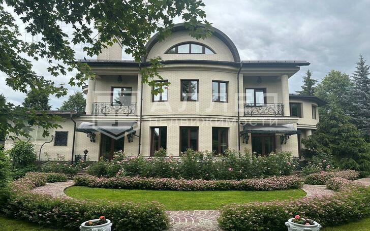 2-этажный коттедж 691.8 м² с отделкой