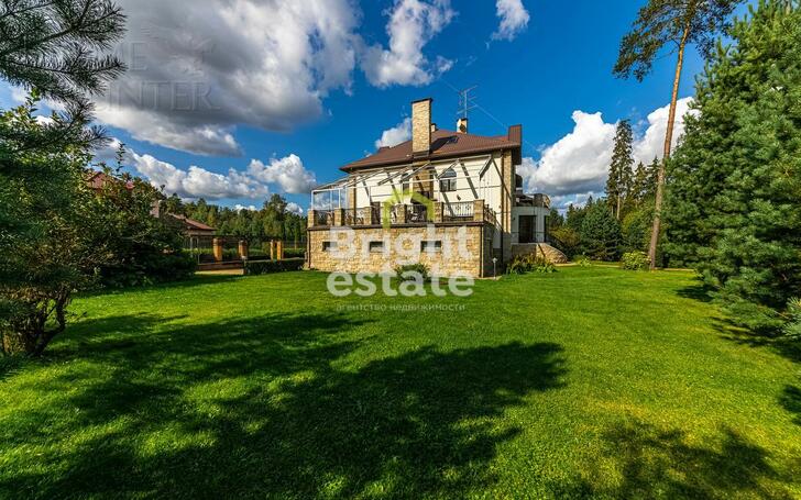 3-этажный коттедж 600 м² с отделкой