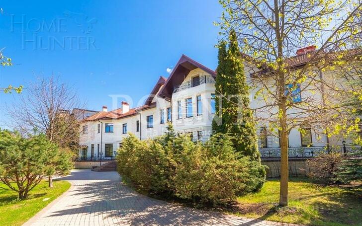 3-этажный коттедж 2 009 м² с отделкой