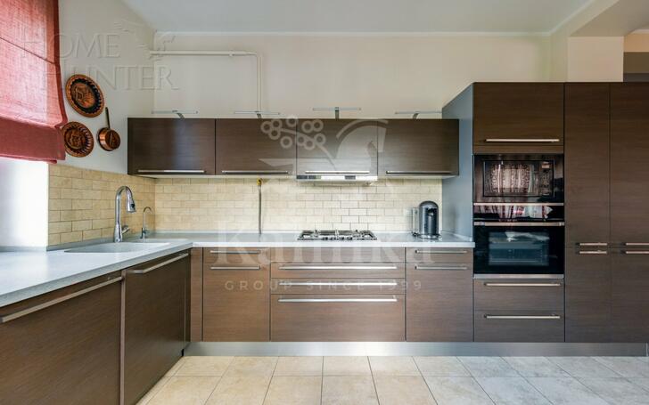 2-этажный коттедж 2 500 м² с отделкой