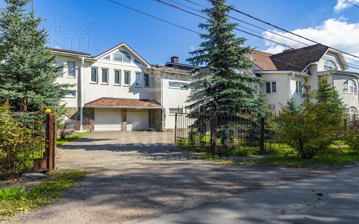 2-этажный коттедж 2 500 м² с отделкой