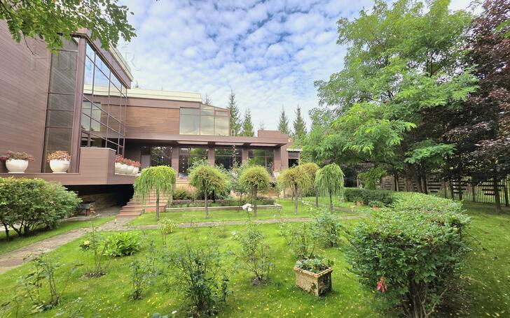 2-этажный коттедж 1 200 м² с отделкой
